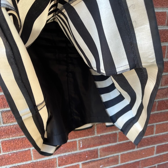 Halogen pleated stripped black and white skirt size 2 - Picture 4 of 7